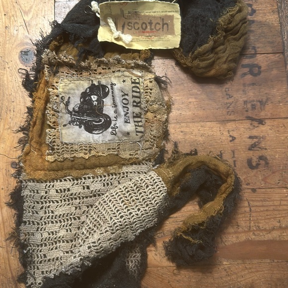 LAST ONE // FREE WITH A PURCHASE - Picture 8 of 17